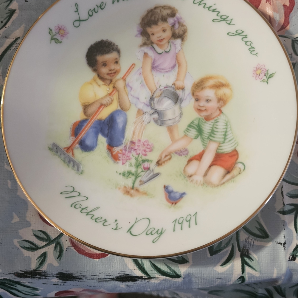 Avon White Plate with Gold Trim and Pastel Garden Artwork